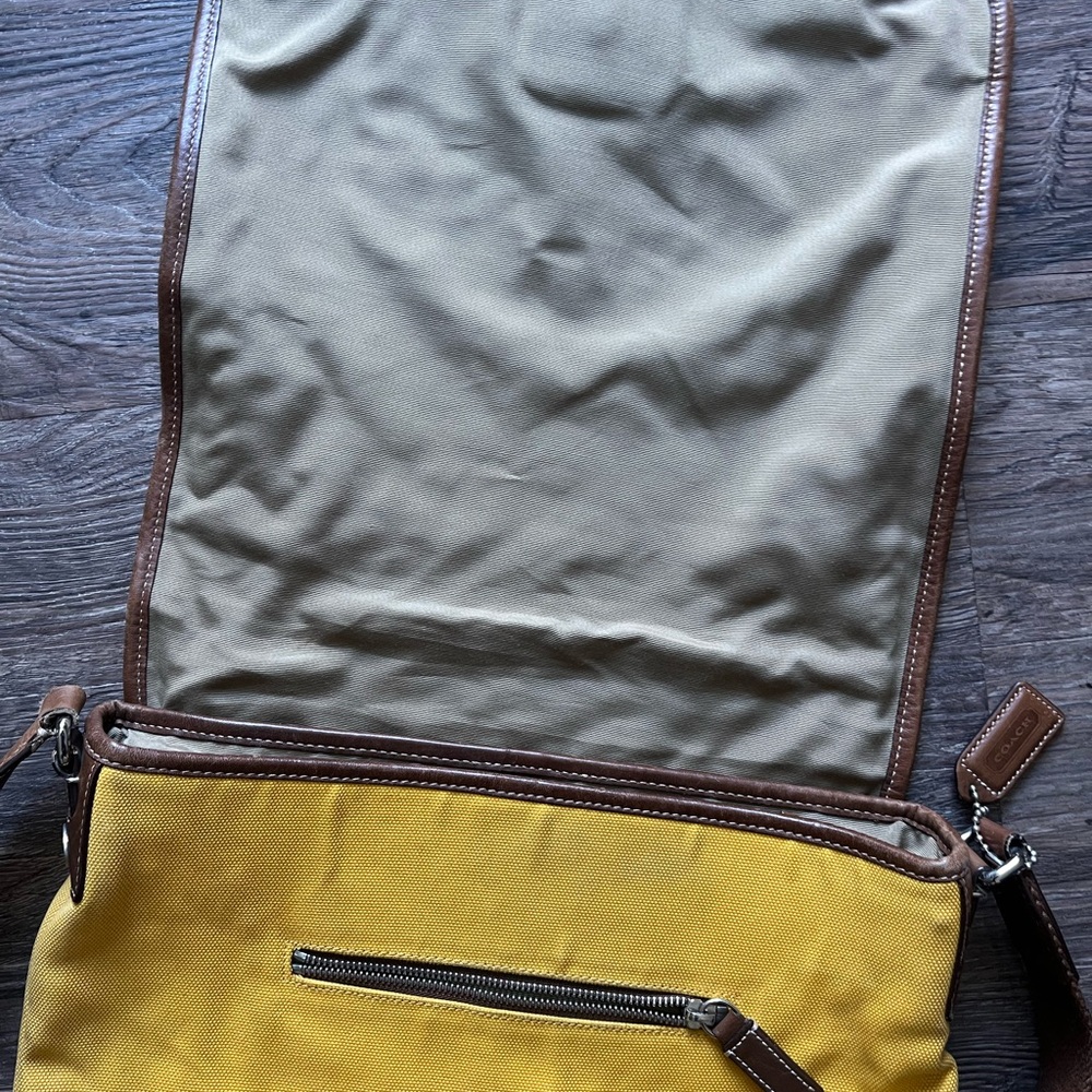 Coach Messenger Bag Stylish Mustard Yellow and Brown Men's Bag - Picture 4 of 8